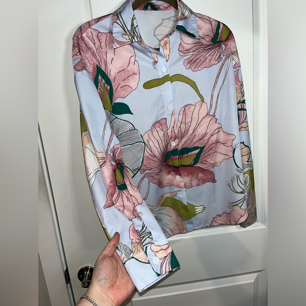 SHEIN Silky Button Up Pink All Over Print Floral Collared Blouse Size Small - Picture 6 of 9
